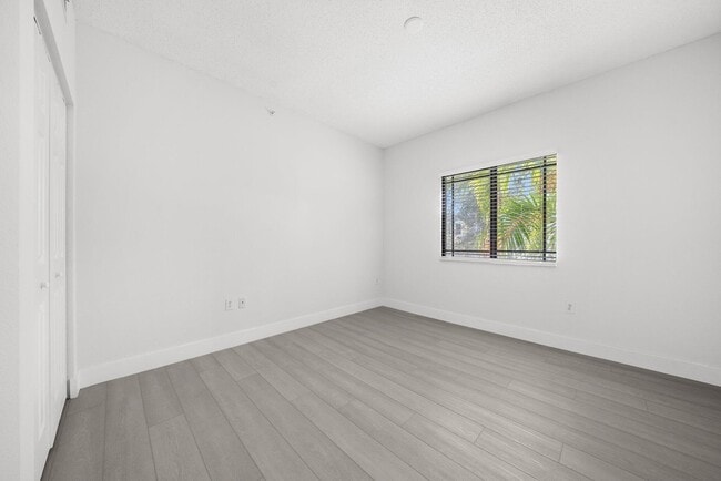 Building Photo - 3020 Alcazar Pl