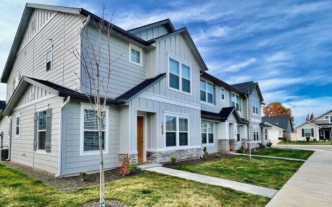 Building Photo - Townhomes at Jericho