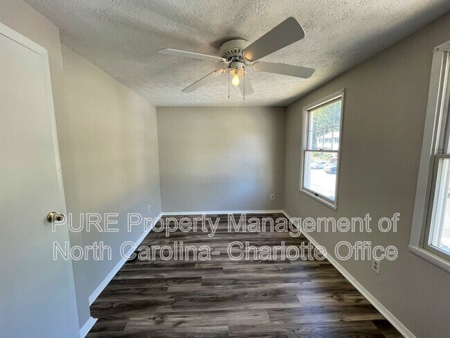 Building Photo - 9445 Lexington Cir
