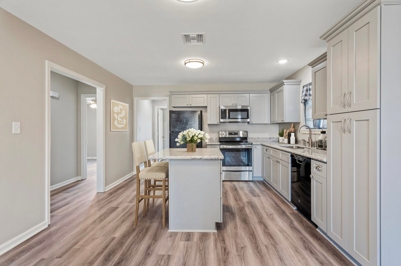 Building Photo - 117 Center Cir