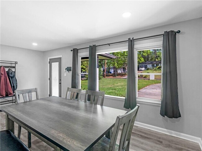 Building Photo - 2903 Monterey Dr