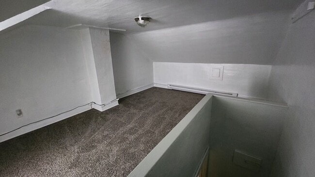 Building Photo - 3 bedroom 1 bathroom