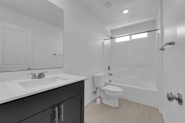 Building Photo - Don't miss out on this beautiful three-bed...