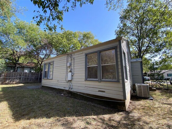 Building Photo - 4812 Roanoke St