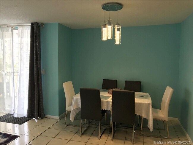 Building Photo - 1817 S Ocean Dr