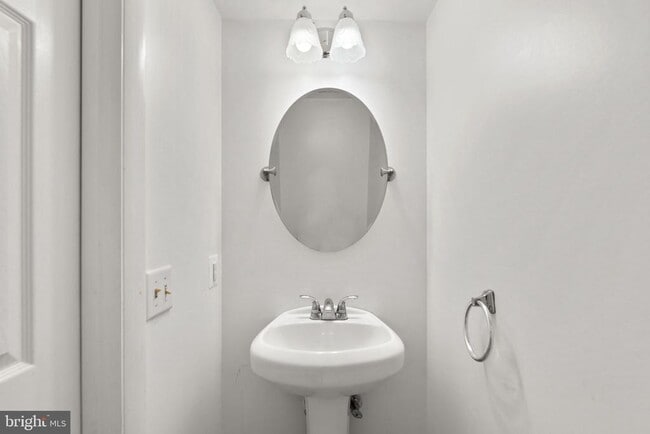 Building Photo - 7745 Chatfield Ln