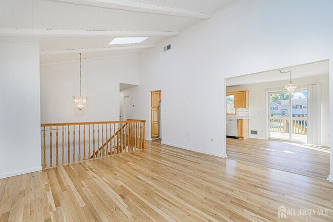 Building Photo - 17 Throckmorton Ln