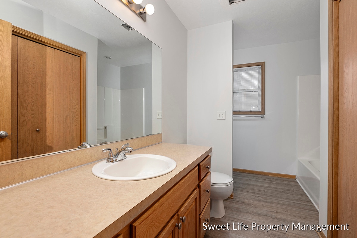 Building Photo - 3669 Kinnrow Ct NW