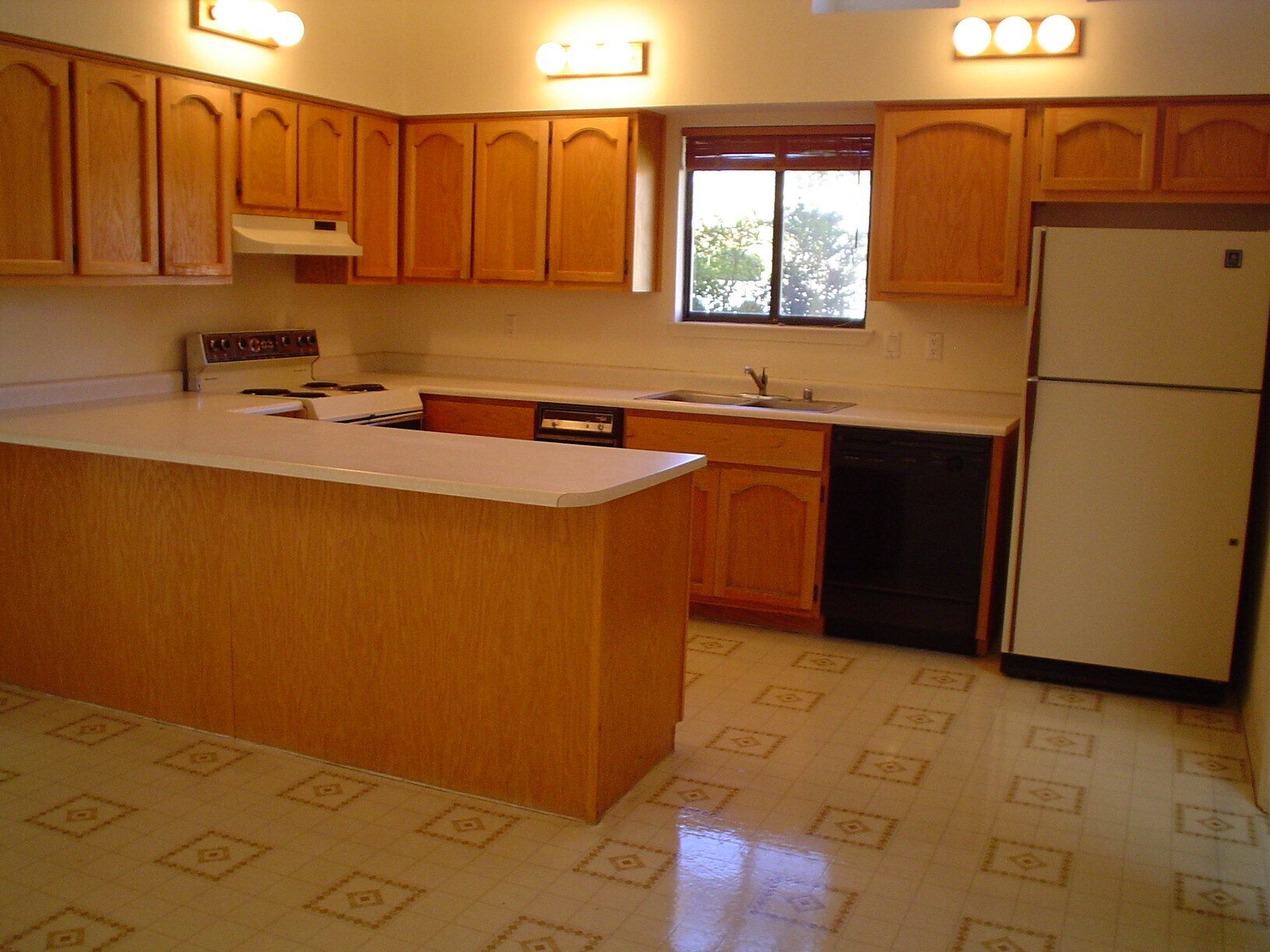 Building Photo - 8512 Liberty Dr NE