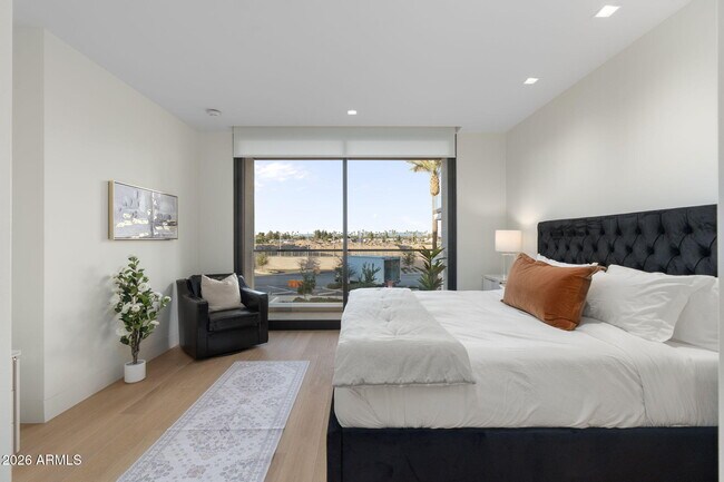 Building Photo - 6587 N Palmeraie Blvd