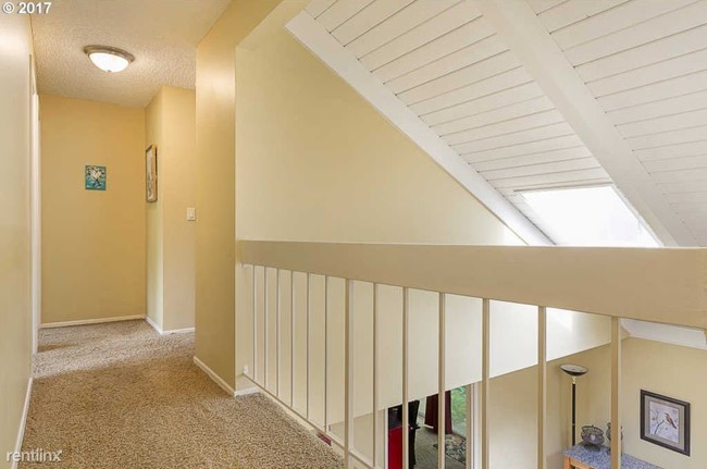 Building Photo - 15 Britten Ct