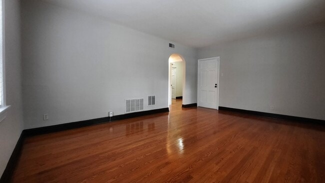 Building Photo - 1019 Sanford Ave