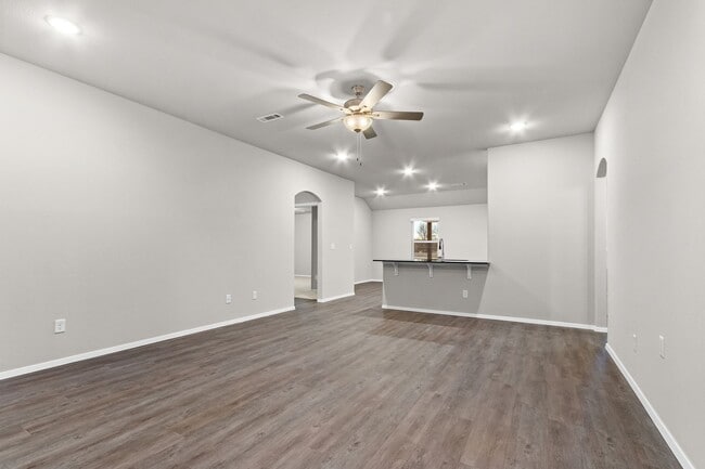 Building Photo - Gorgeous home ready for you!