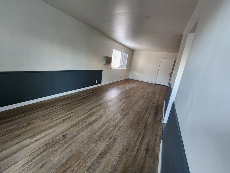 Building Photo - 1414 S Orange Grove Ave