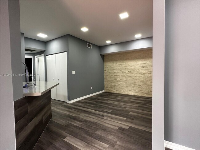 Building Photo - 691 SW 158th Way