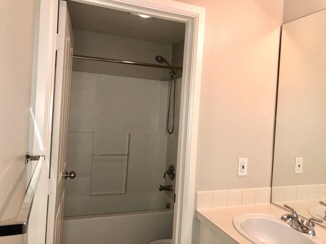 Building Photo - 23120 NE 8th Pl