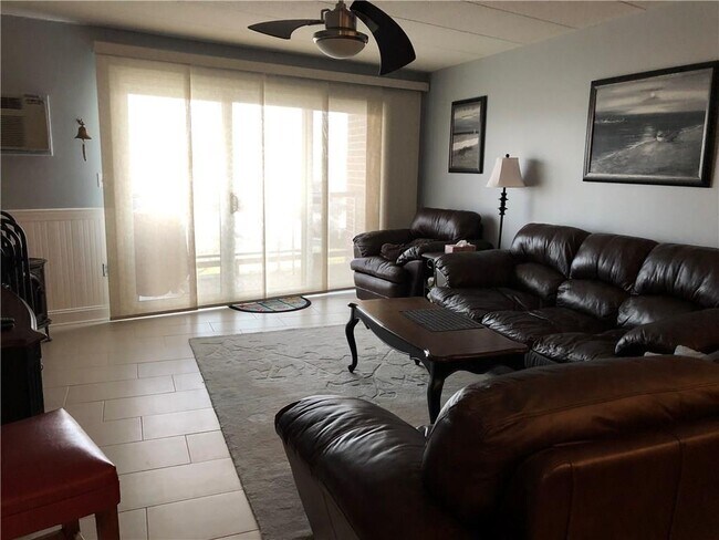 Building Photo - 1316 Capella S