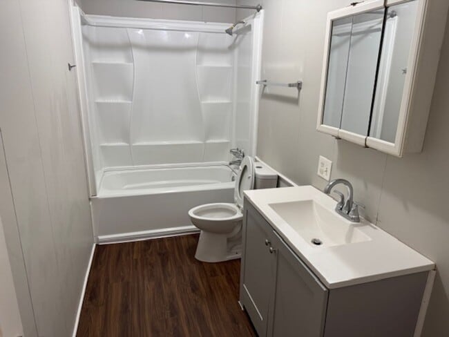 Building Photo - 129 Calloway Dr