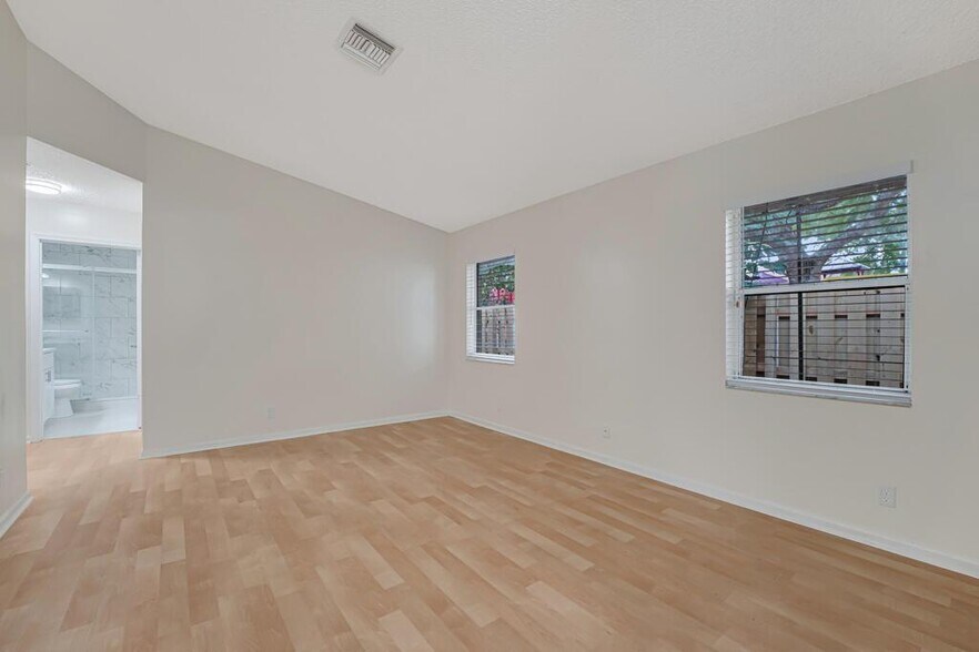 Building Photo - 13730 Sunflower Ct