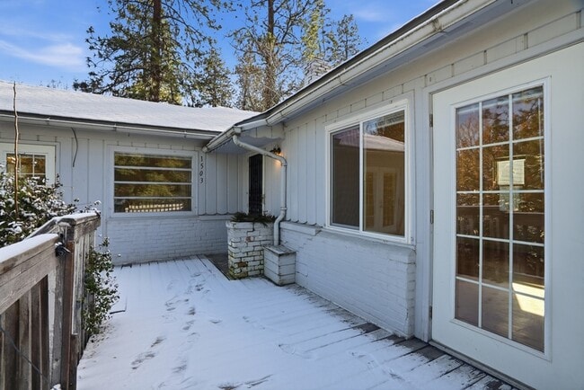 Building Photo - 1503 S SE Blvd