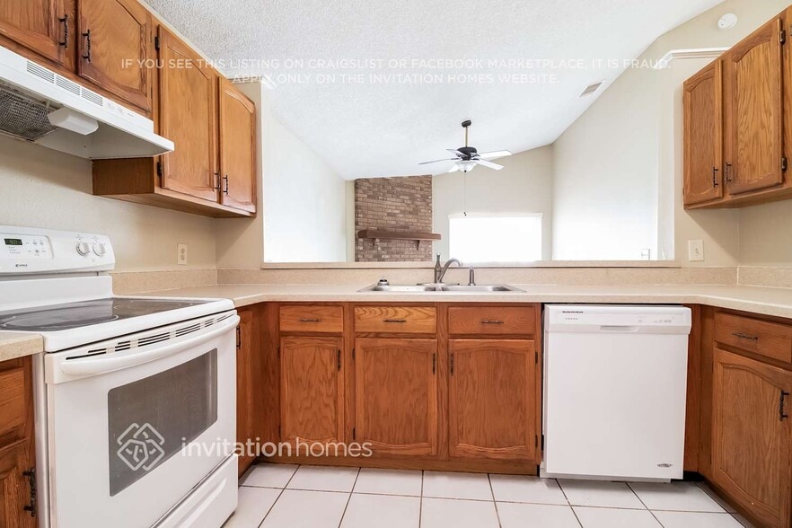 Building Photo - 1369 Tindaro Dr