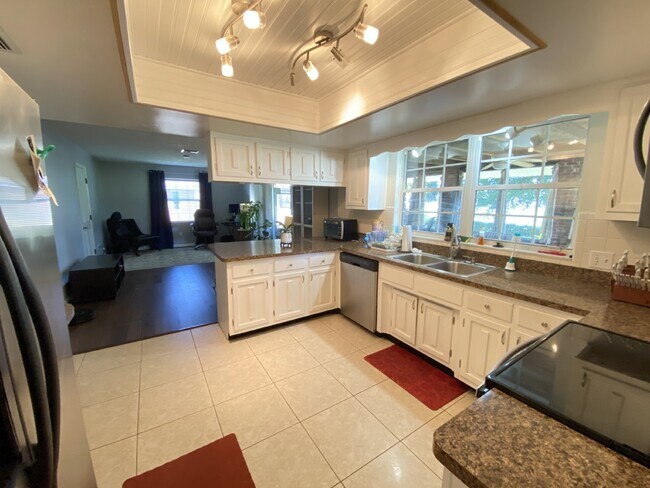 Building Photo - 2668 Bernice Ct
