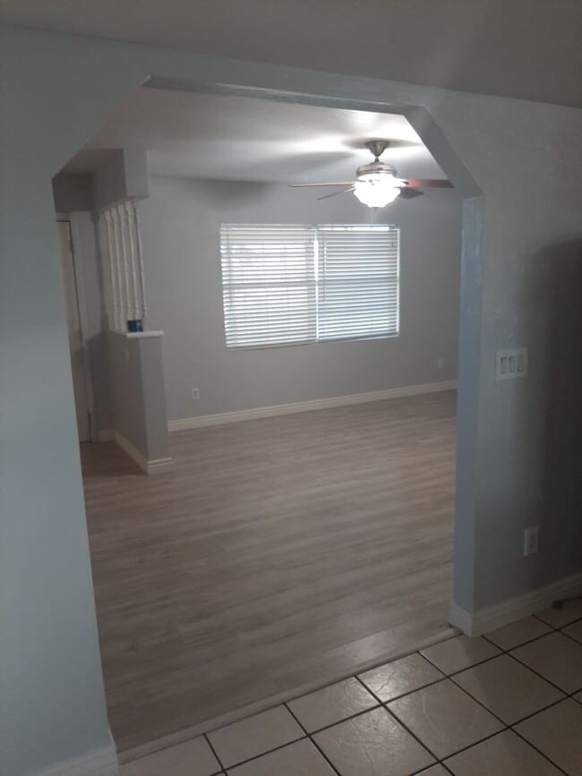 Building Photo - Amazing Panoramic Views & Room to Spread o...