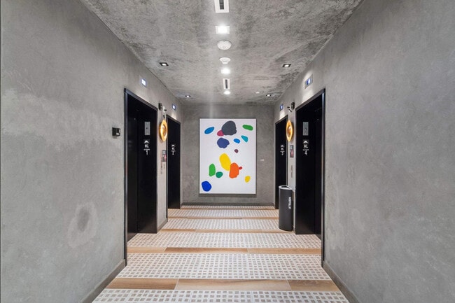 Building Photo - 225 N Miami Ave