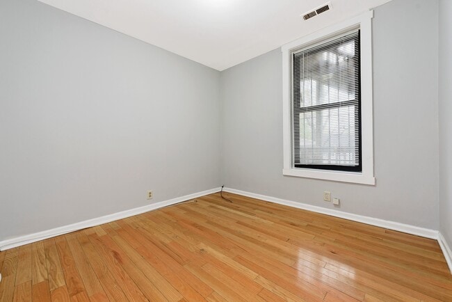 Building Photo - 2606 W Le Moyne St
