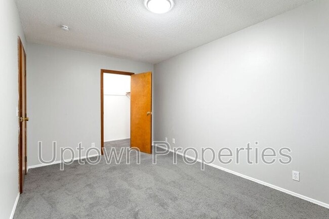 Building Photo - 4117 SE 28th Ave