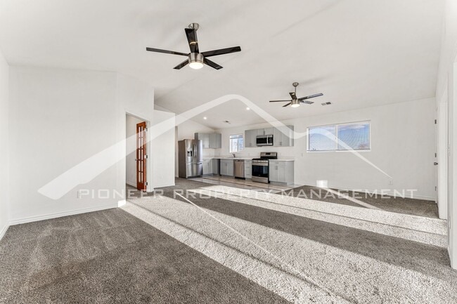 Building Photo - Upper Level Half Duplex with Central A/C and In-Unit Laundry