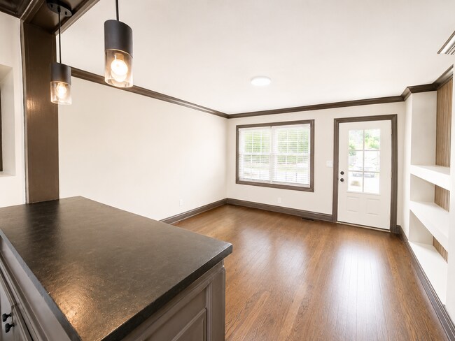 Building Photo - Fully Renovated - Southend 4 bedroom!