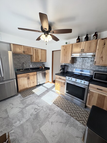 Primary Photo - 6525 W Center St