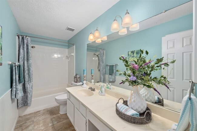 Building Photo - 6602 Montauk Dr