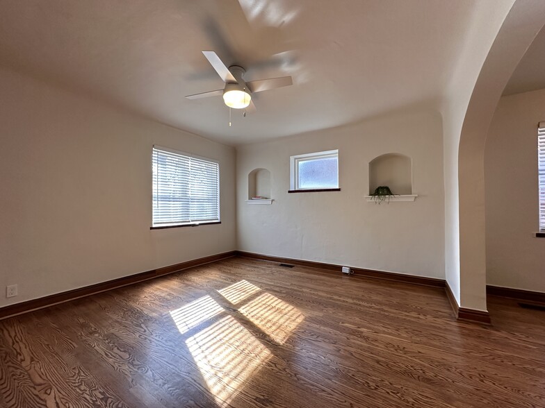 Living Room - 6659 Devonshire Ave