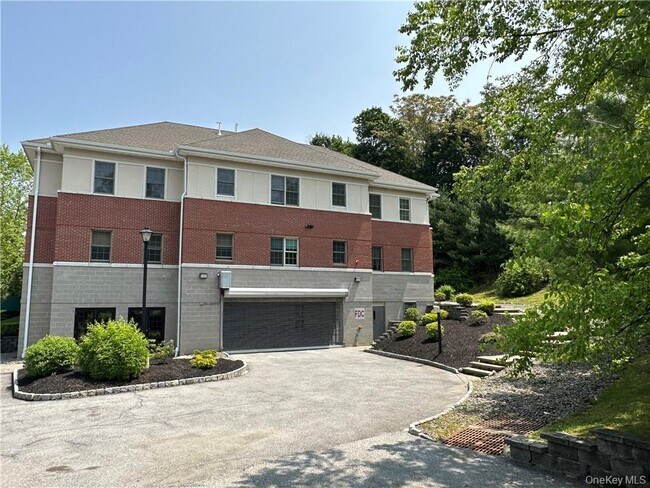 Building Photo - 77 Quaker Ave