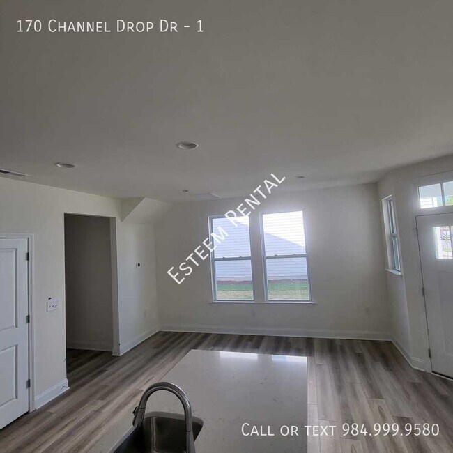 Building Photo - 170 Channel Drop Dr