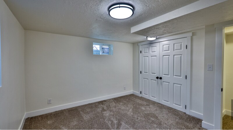 Building Photo - 350 W 2575 N