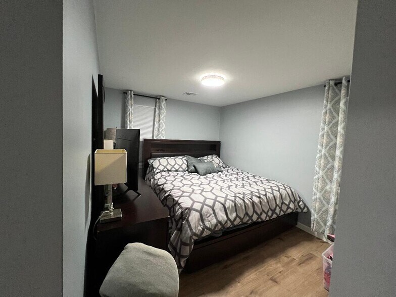 Building Photo - 35 Kingman Ave