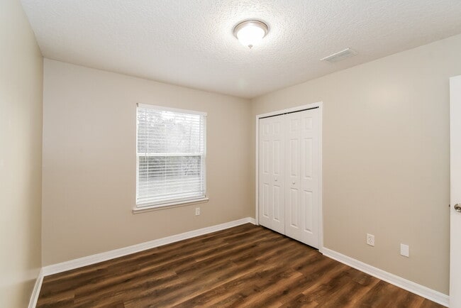 Building Photo - 108 E Manson Rd