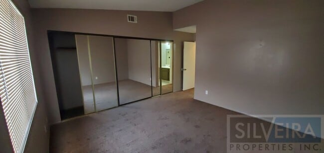 Building Photo - 2 Bedroom Condo available