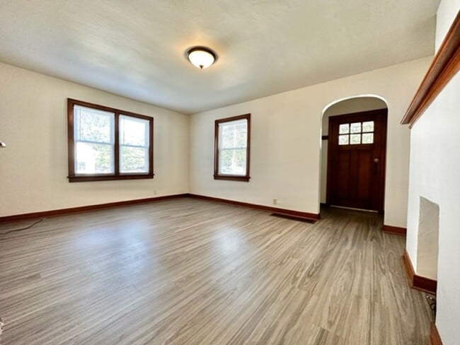 Building Photo - 1331 9th St