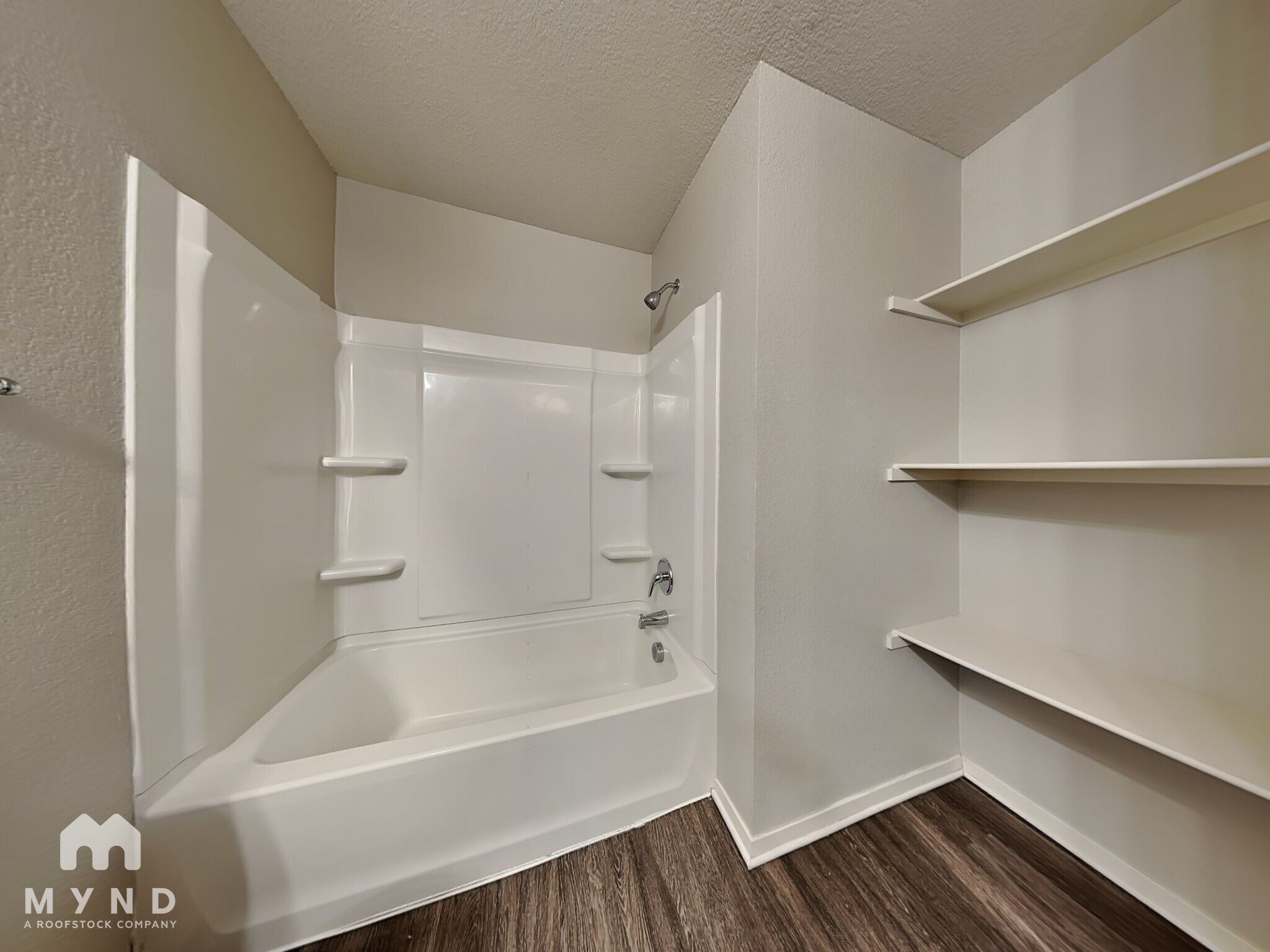 Building Photo - 9208 Pleasant Valley Dr