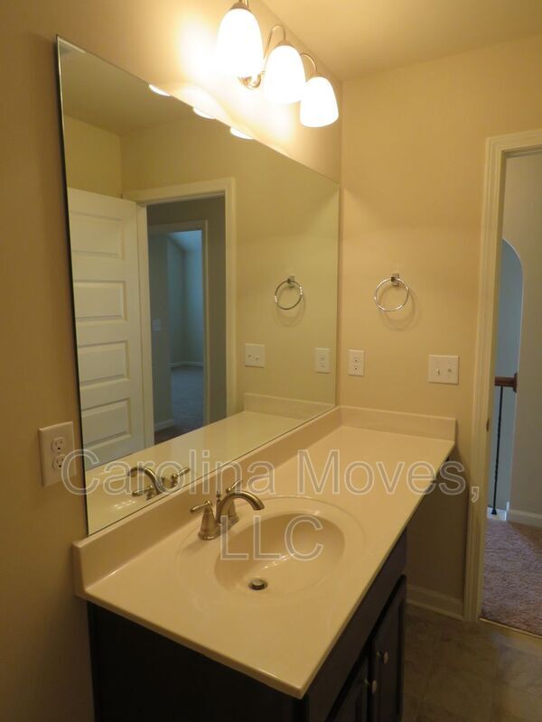 Building Photo - 206 Heatherwood Ln