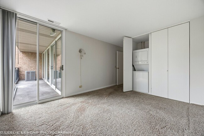 Building Photo - 5950 Oakwood Dr