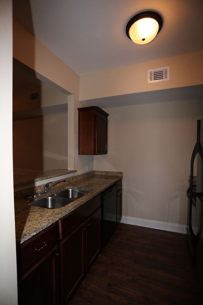 Building Photo - 142 Reserve Ln