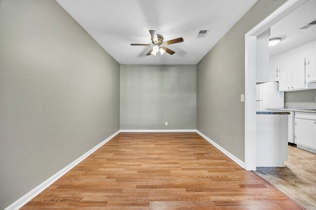 Building Photo - 321cam