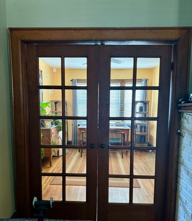 Building Photo - 265 E Markison Ave