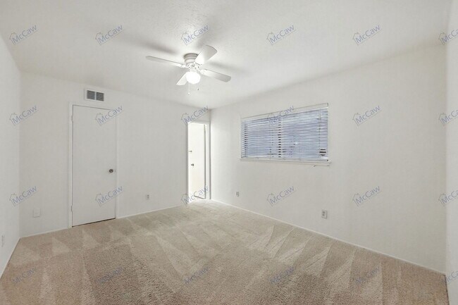 Building Photo - 1827 Paxton Dr