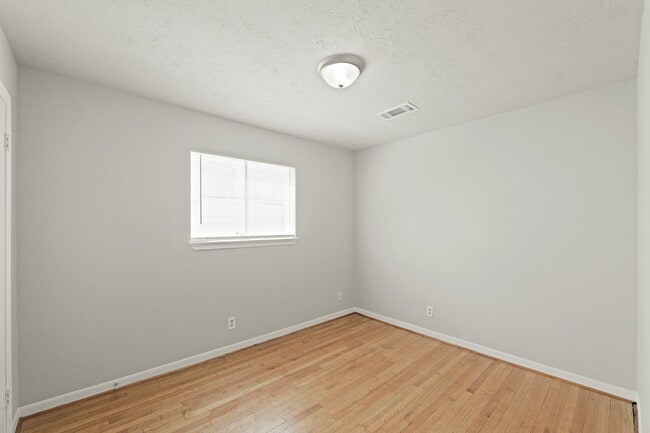 Building Photo - 326 Brookview St